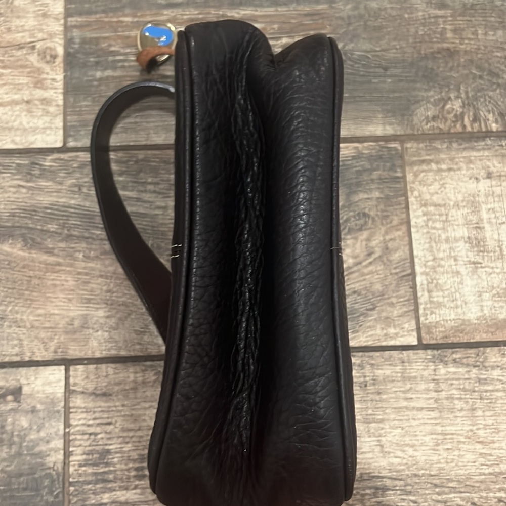 Dooney and Bourke black pebbled leather shoulder bag - Picture 6 of 6
